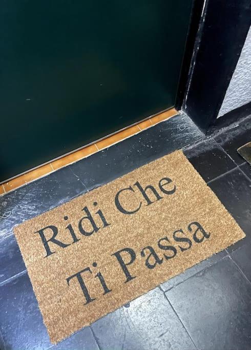 Ridi Che Ti Passa In Vico Lavagna Apartment Genoa Exterior photo